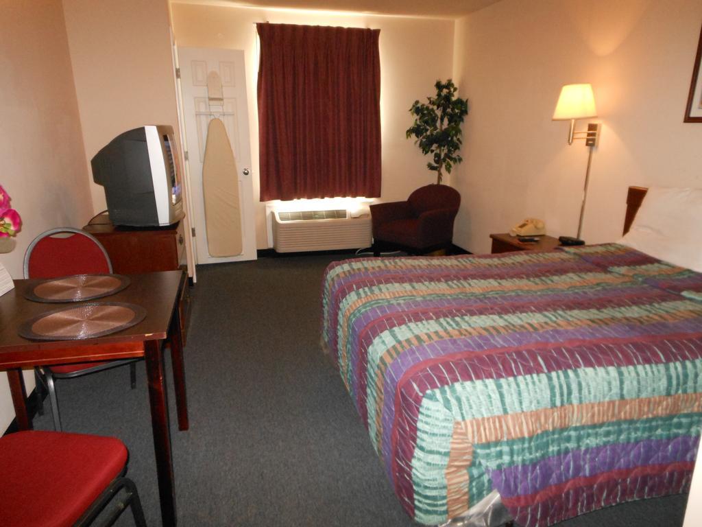Intown Suites Extended Stay Select Hampton Va Exterior photo