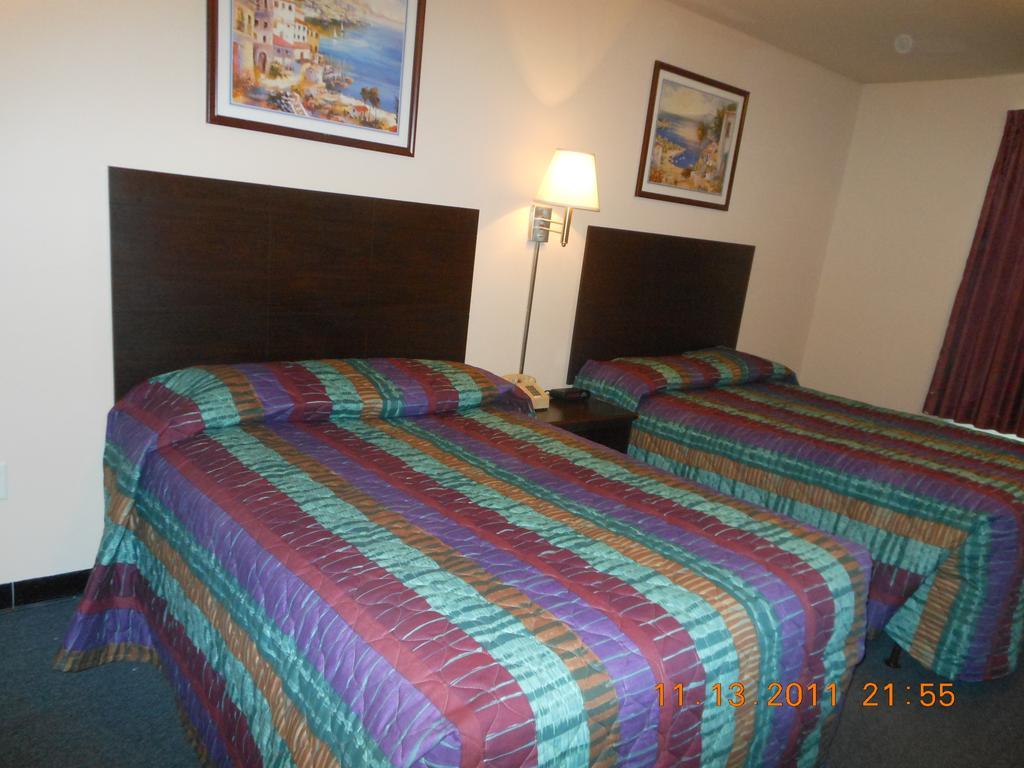 Intown Suites Extended Stay Select Hampton Va Exterior photo